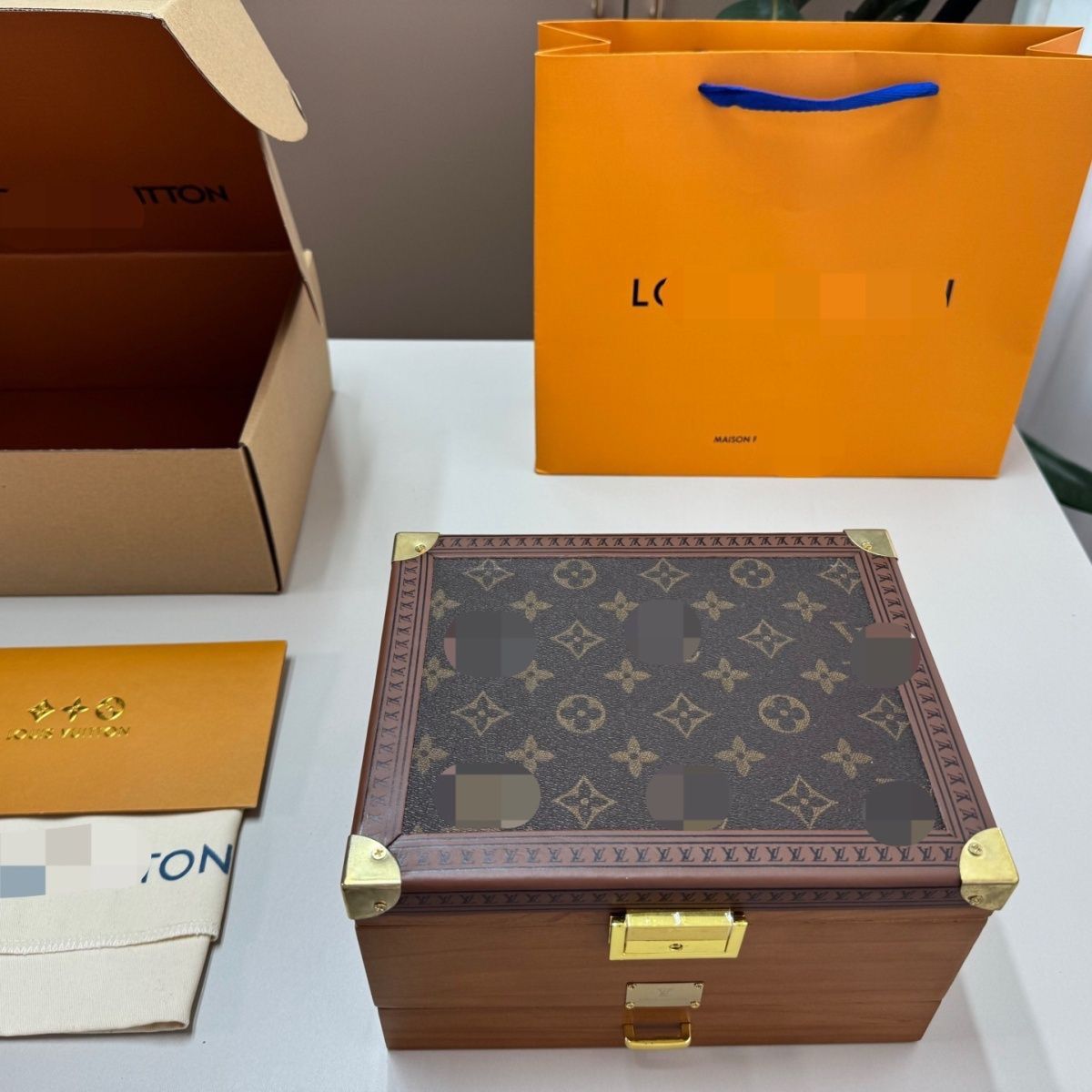 louisvuitton 3-layer wooden jewelry trunk box.