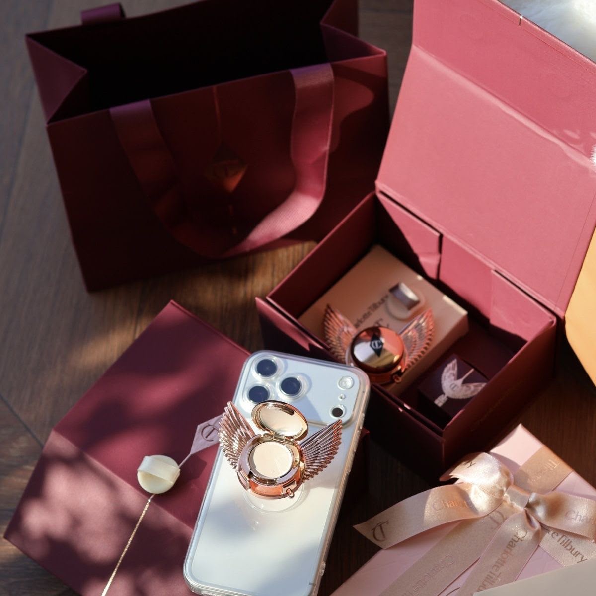 Charlotte Tilbury Winged Micro Powder Compact in Fair with Phone Socket (GWP)