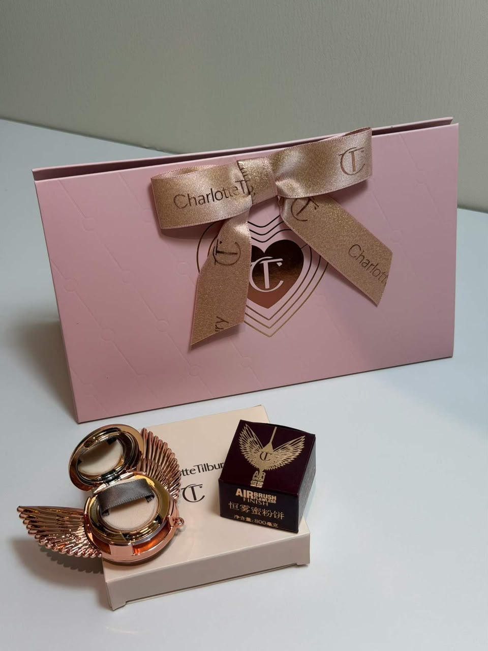 Charlotte Tilbury Winged Micro Powder Compact in Fair with Phone Socket (GWP)