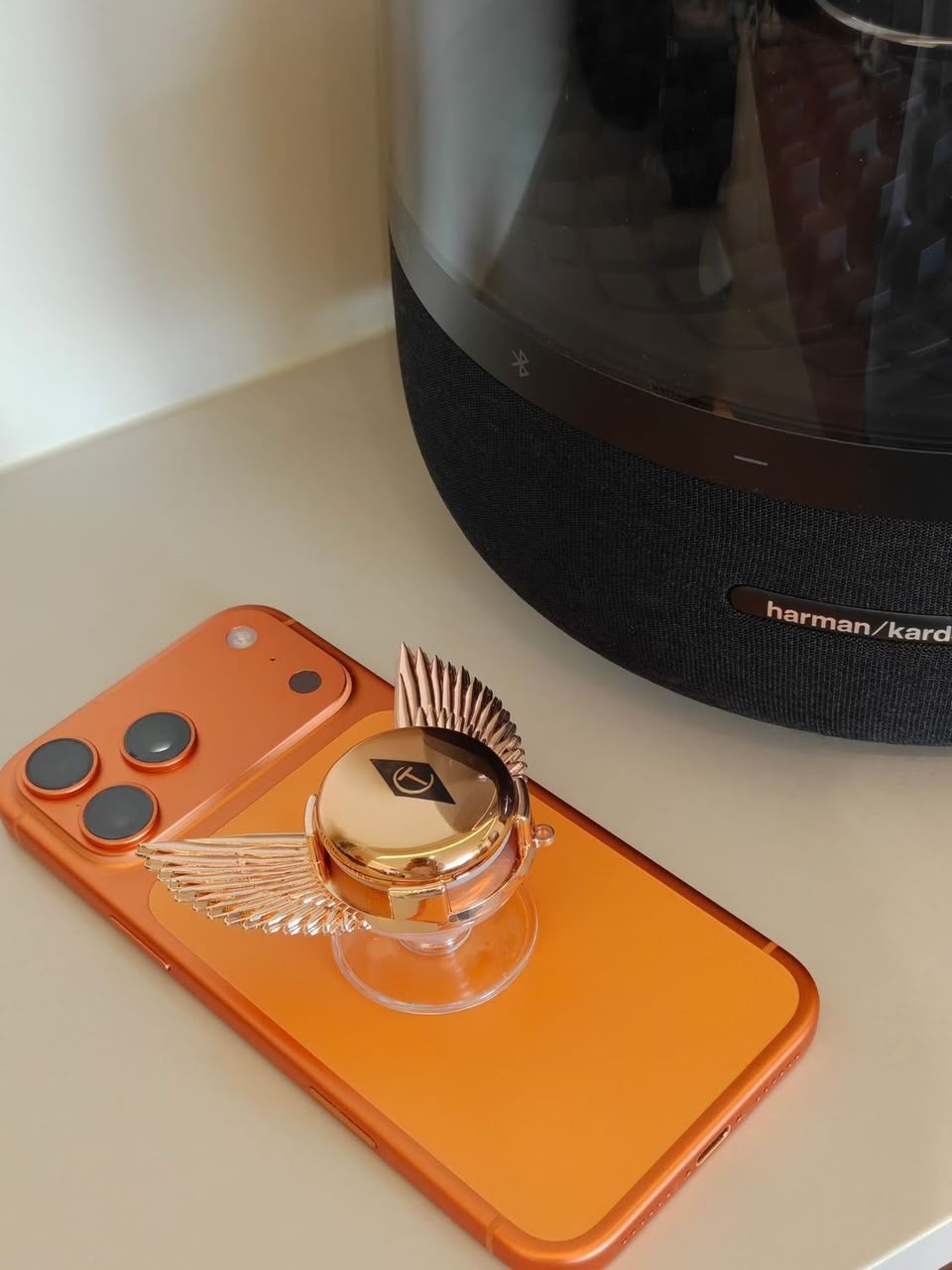 Charlotte Tilbury Winged Micro Powder Compact in Fair with Phone Socket (GWP)