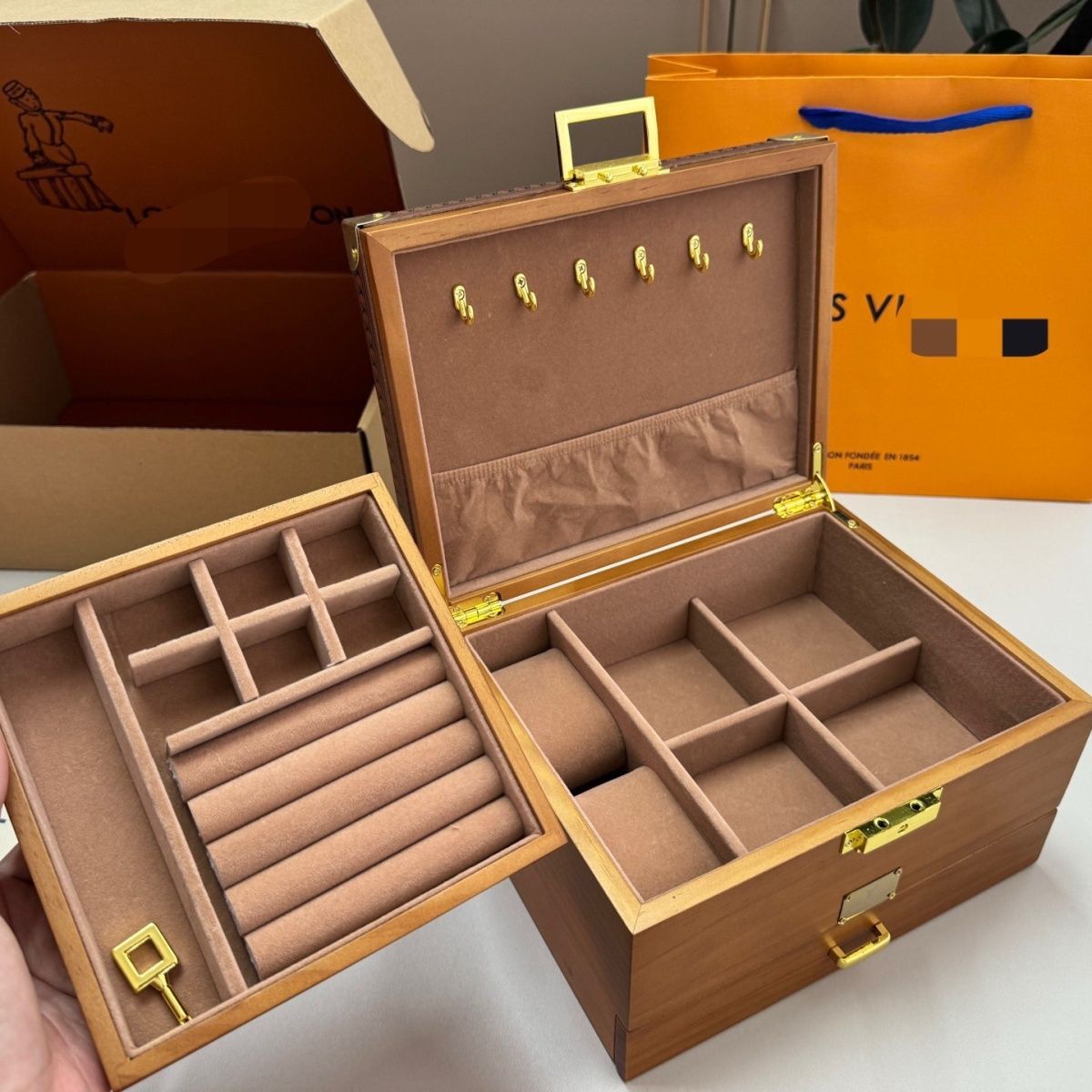louisvuitton 3-layer wooden jewelry trunk box.