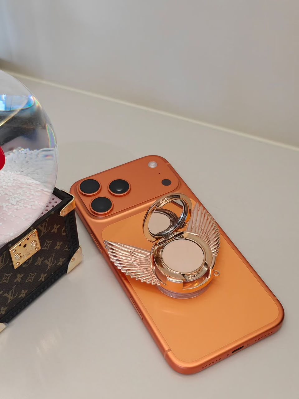 Charlotte Tilbury Winged Micro Powder Compact in Fair with Phone Socket (GWP)