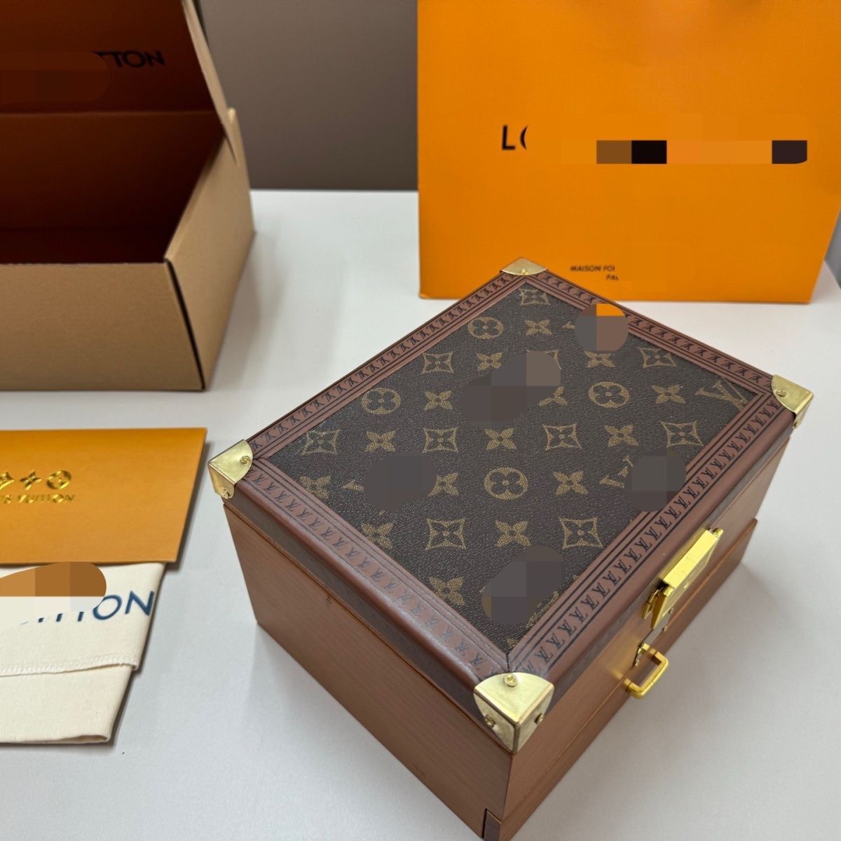 louisvuitton 3-layer wooden jewelry trunk box.