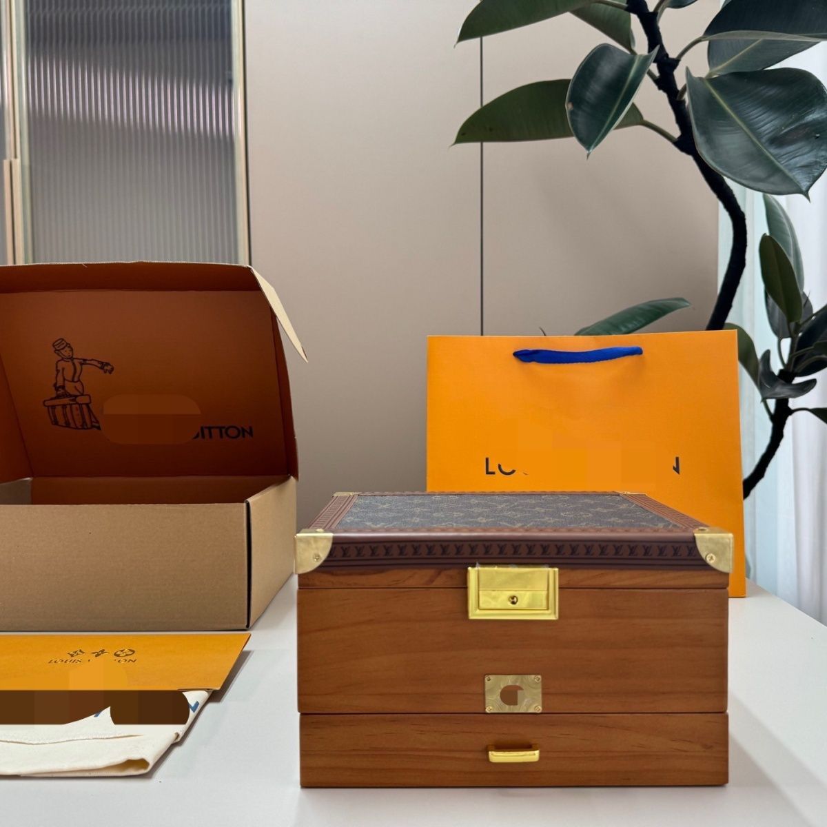 louisvuitton 3-layer wooden jewelry trunk box.